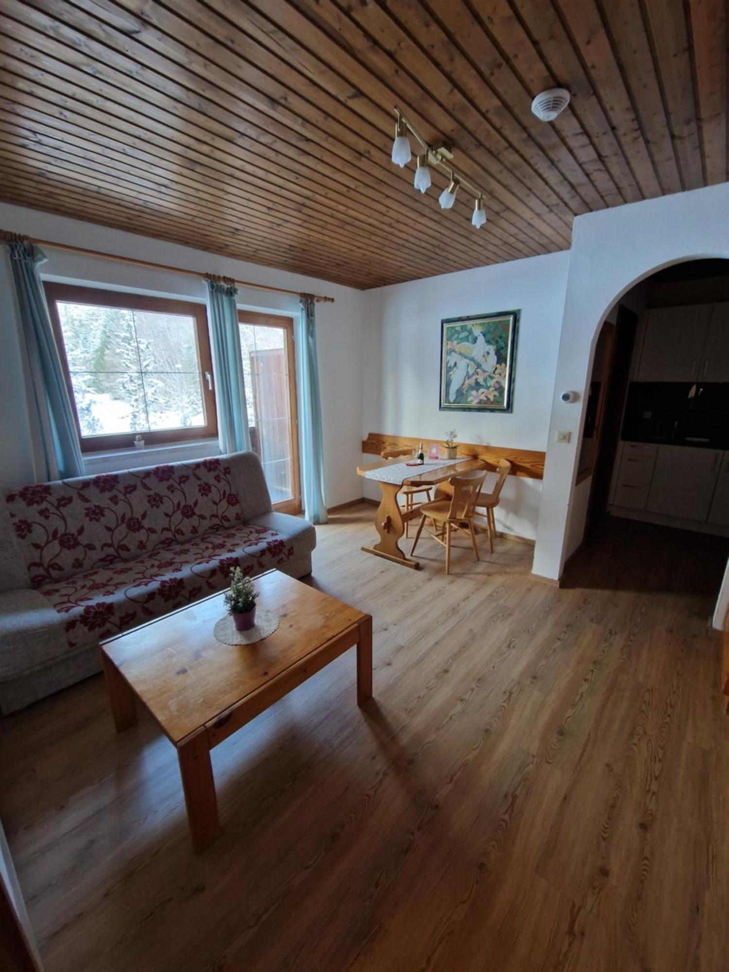 ロイタシュ Garni Baerenwirt Bed & Breakfast エクステリア 写真